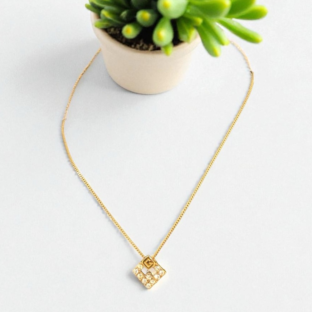 Givenchy Gold Pendant Chain - Picture 5 of 6